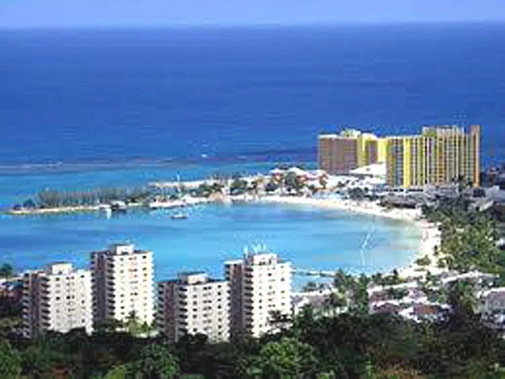 Turtle Beach Towers Apt 22 C - 오쵸 리오스